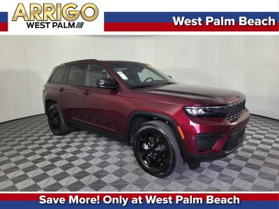 2025 Jeep Grand Cherokee Altitude in Red — front three-quarter view