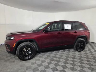 2025 Jeep Grand Cherokee — photo 9 view
