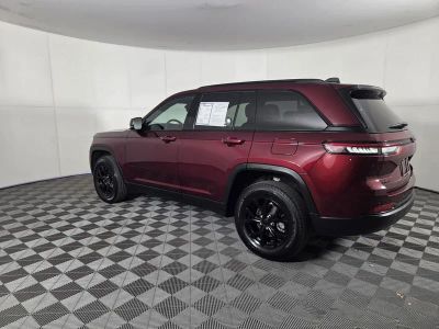 2025 Jeep Grand Cherokee — photo 7 view
