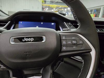 2025 Jeep Grand Cherokee L — photo 18 view