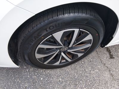 2024 Volkswagen Jetta — photo 10 view