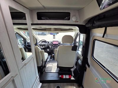 2025 Roadtrek Roadtrek — photo 14 view