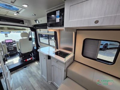 2025 Roadtrek Roadtrek — photo 19 view