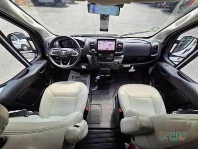 2025 Roadtrek Roadtrek — photo 17 view