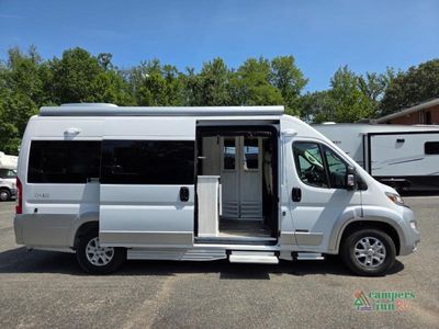2025 Roadtrek Roadtrek — photo 9 view