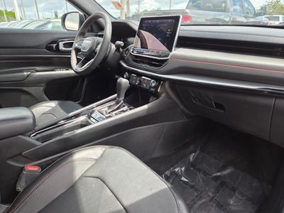 2023 Jeep Compass — photo 9 view
