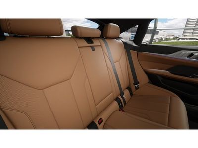 2026 BMW i4 - Photo 12