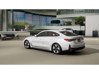 2026 BMW i4 - Photo 2