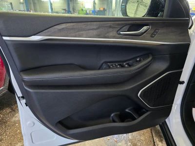 2026 Jeep Grand Cherokee — photo 12 view