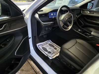 2026 Jeep Grand Cherokee — photo 14 view