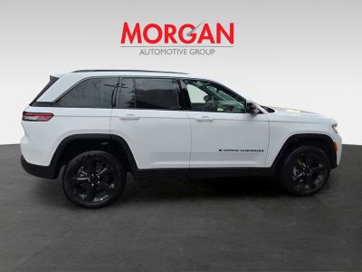 2026 Jeep Grand Cherokee — engine compartment view