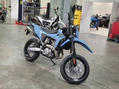 2025 Suzuki DR-Z4S — front three-quarter view