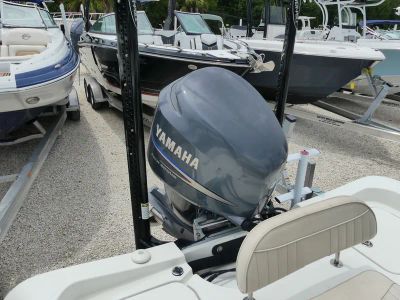 2008 HydraSports Bay Bolt 23 — detail view