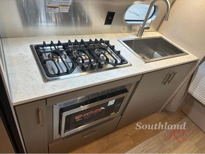 2026 Airstream Caravel - Photo 10