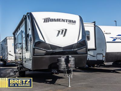 2026 Grand Design Momentum — front three-quarter view