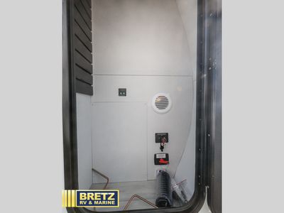 2026 Grand Design Momentum — photo 7 view