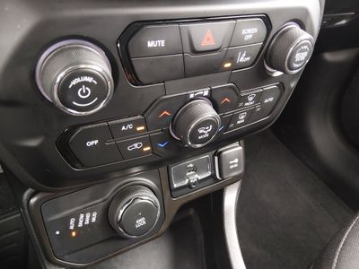 2023 Jeep Renegade - Photo 19