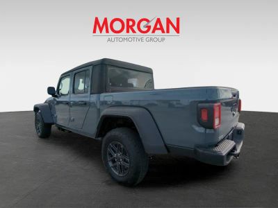 2026 Jeep Gladiator — photo 7 view