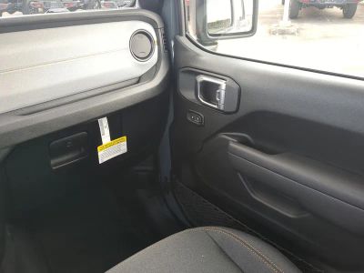 2026 Jeep Gladiator — photo 18 view