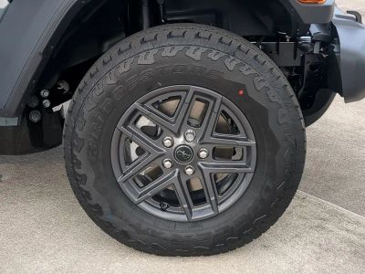 2026 Jeep Gladiator — photo 11 view
