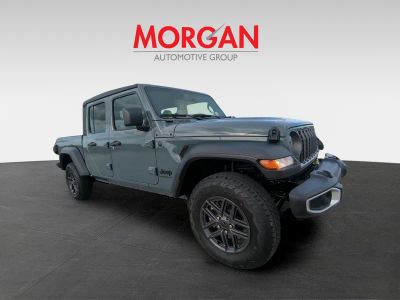 2026 Jeep Gladiator — side profile view
