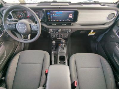 2026 Jeep Gladiator — photo 16 view