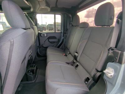 2026 Jeep Gladiator — photo 15 view