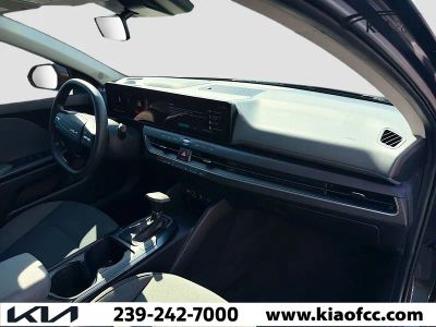 2025 Kia K4 — photo 13 view