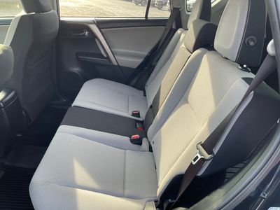 2018 Toyota RAV4 — photo 16 view
