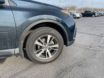 2018 Toyota RAV4 — photo 22 view