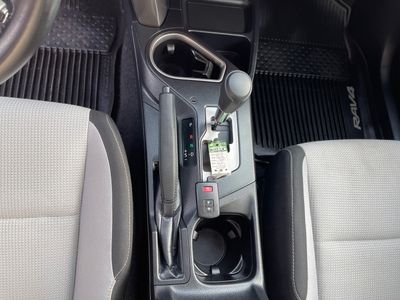 2018 Toyota RAV4 — photo 14 view
