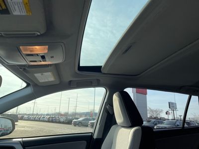 2018 Toyota RAV4 — photo 15 view