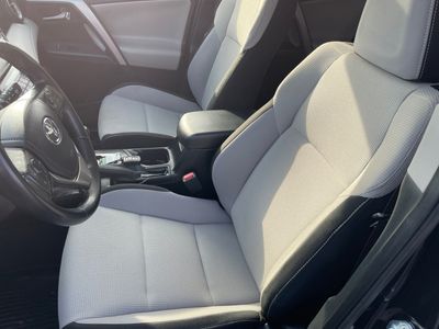 2018 Toyota RAV4 — photo 9 view