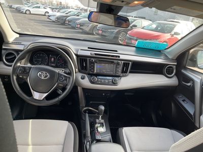 2018 Toyota RAV4 — photo 17 view