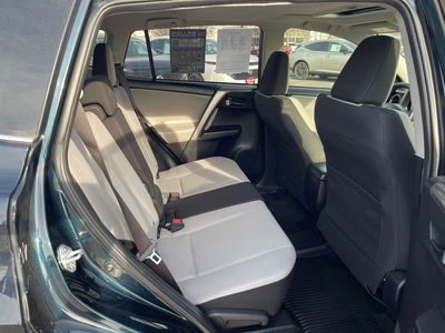 2018 Toyota RAV4 — photo 19 view