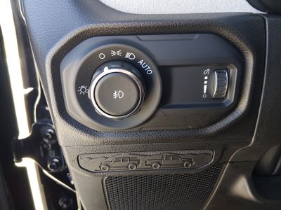 2024 Jeep Wrangler — photo 13 view