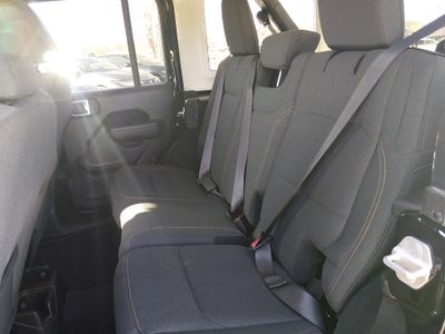 2024 Jeep Wrangler — photo 18 view