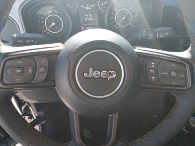 2024 Jeep Wrangler — photo 12 view