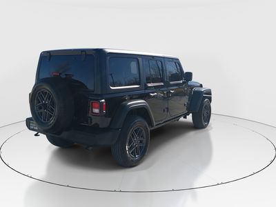 2024 Jeep Wrangler — photo 7 view