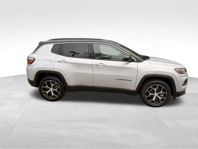 2024 Jeep Compass — photo 7 view