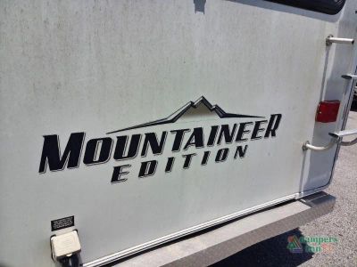 2012 Keystone RV Montana - Photo 11