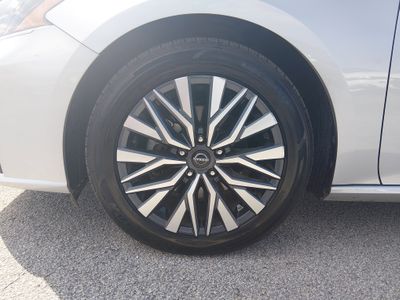 2024 Nissan Altima — photo 10 view