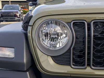 2026 Jeep Wrangler — photo 10 view