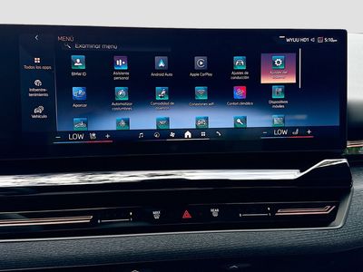 2026 BMW 5 Series — photo 30 view