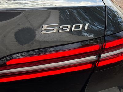 2026 BMW 5 Series — photo 11 view