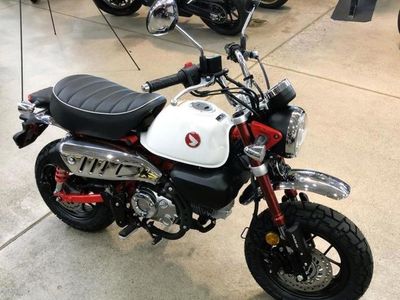 2025 Honda Monkey ABS - Photo 2