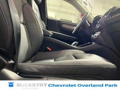 2025 Volvo XC40 — photo 32 view