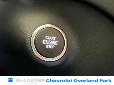 2025 Volvo XC40 — photo 17 view