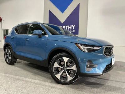 2025 Volvo XC40 — side profile view