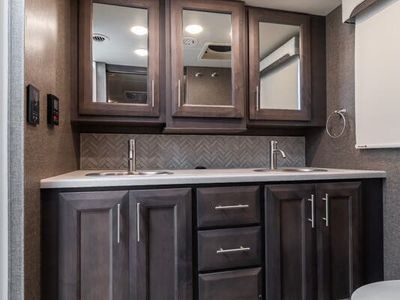 2022 Thor Motor Coach Palazzo - Photo 29